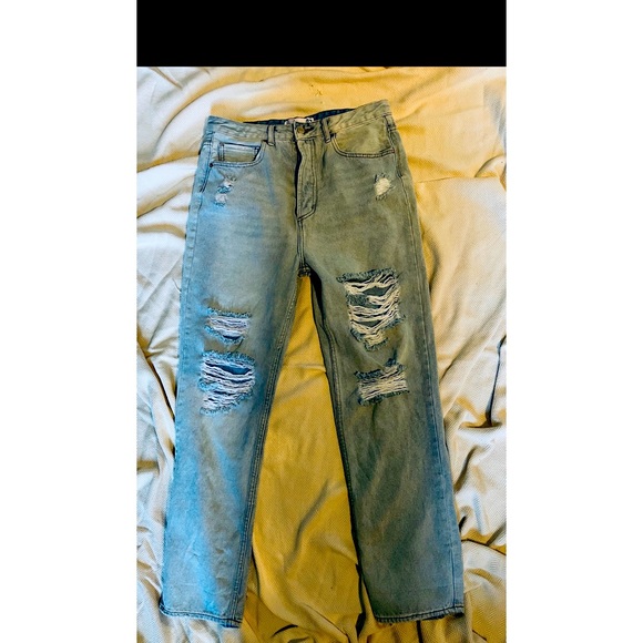 refuge Denim - 90’s style womens distressed Mom jeans ( size 7 )